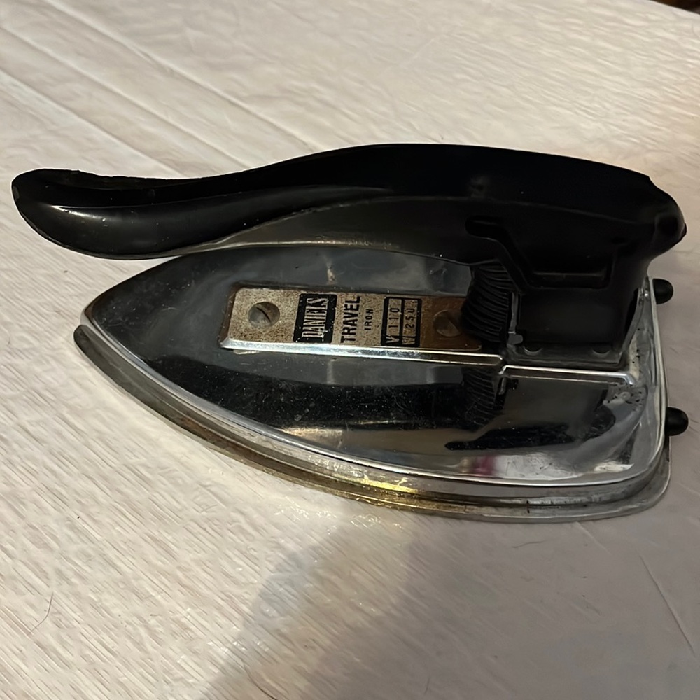 Vintage Daniels Travel Iron (missing cord)
